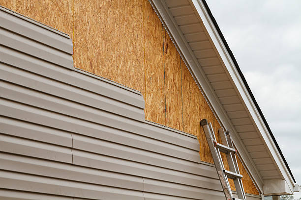 Professional Emergency Siding Repair technician working in Union City, GA